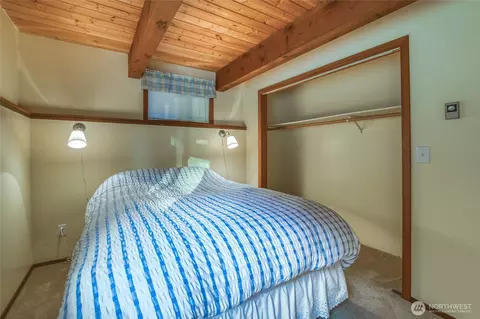 Bedroom - 78 Lodge Ln, Eastsound, WA 98245 photo 5 of 5