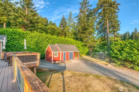 Exterior - 78 Lodge Ln, Eastsound, WA 98245 photo 8 of 12