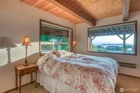 Bedroom - 78 Lodge Ln, Eastsound, WA 98245 photo 2 of 5