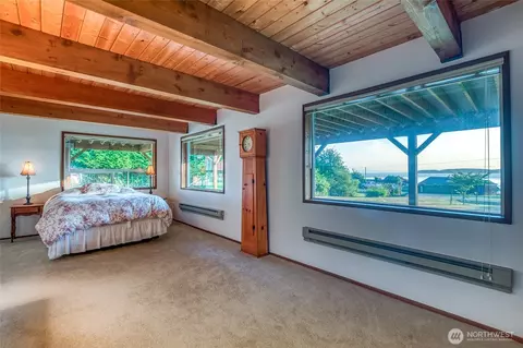 Bedroom - 78 Lodge Ln, Eastsound, WA 98245 photo 1 of 5