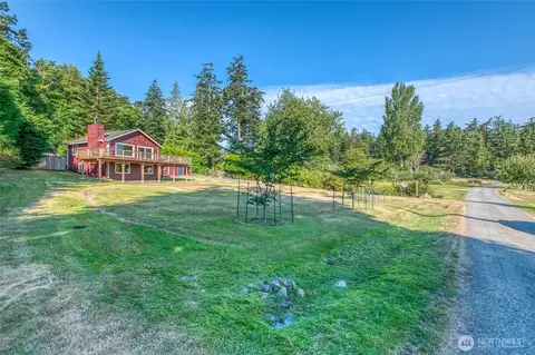 Exterior - 78 Lodge Ln, Eastsound, WA 98245 photo 4 of 12