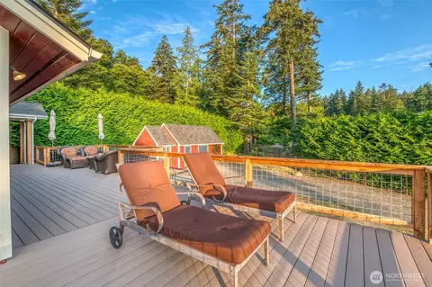 Exterior - 78 Lodge Ln, Eastsound, WA 98245 photo 7 of 12