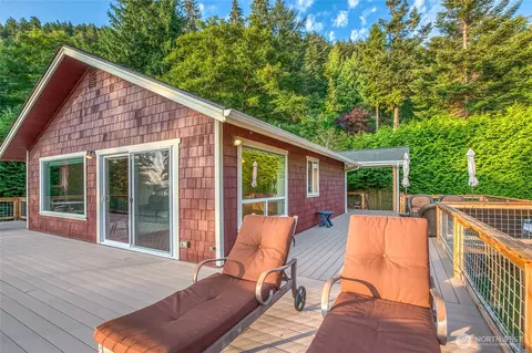 Exterior - 78 Lodge Ln, Eastsound, WA 98245 photo 6 of 12