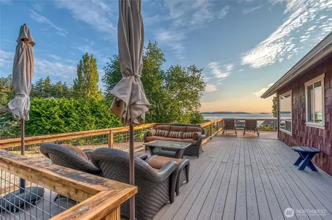 Exterior - 78 Lodge Ln, Eastsound, WA 98245 photo 2 of 12
