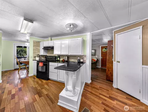 Kitchen - 46649 Baker Loop Rd, Concrete, WA 98237 photo 3 of 5
