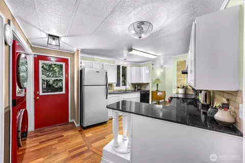 Kitchen - 46649 Baker Loop Rd, Concrete, WA 98237 photo 5 of 5