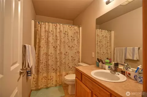 Bath - 10523 7th Ave W, Everett, WA 98204 photo 2 of 2