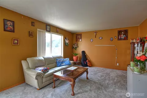 Living - 10523 7th Ave W, Everett, WA 98204 photo 1 of 3