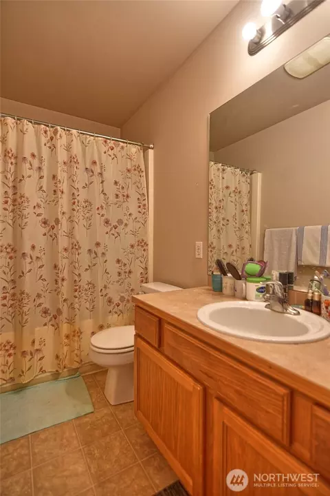 Bath - 10523 7th Ave W, Everett, WA 98204 photo 1 of 2