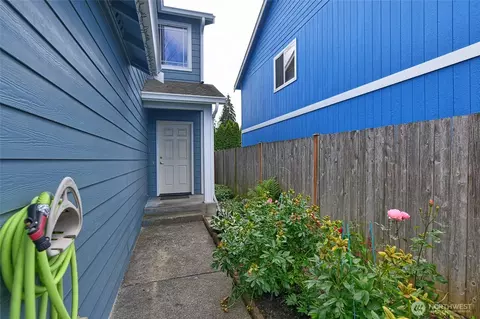 Exterior - 10523 7th Ave W, Everett, WA 98204 photo 4 of 6