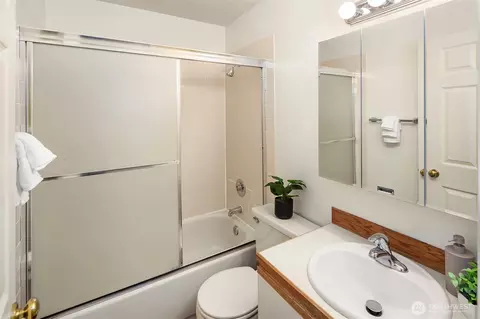 Bath - 10838 E Riverside Dr #C203, Bothell, WA 98011 photo 2 of 2