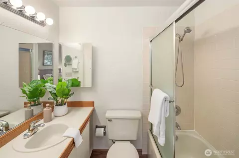 Bath - 10838 E Riverside Dr #C203, Bothell, WA 98011 photo 1 of 2