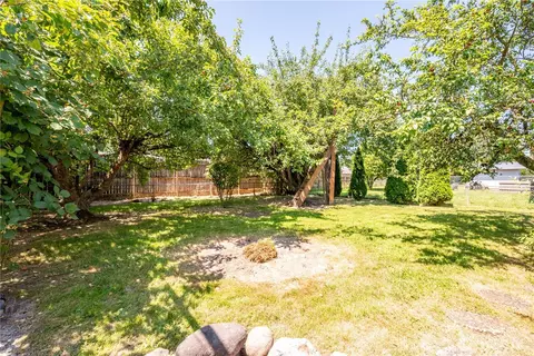 Exterior - 1703 33rd Ave, Longview, WA 98632 photo 6 of 9
