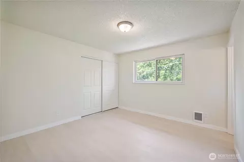 Bedroom - 1703 33rd Ave, Longview, WA 98632 photo 2 of 9