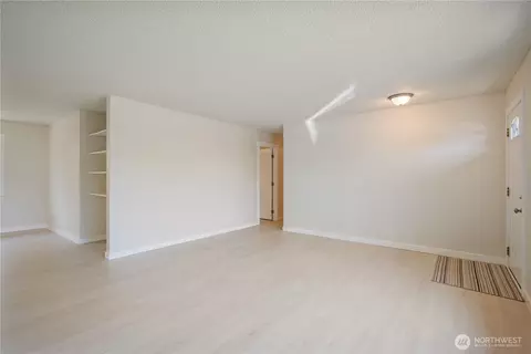 Living - 1703 33rd Ave, Longview, WA 98632 photo 2 of 3