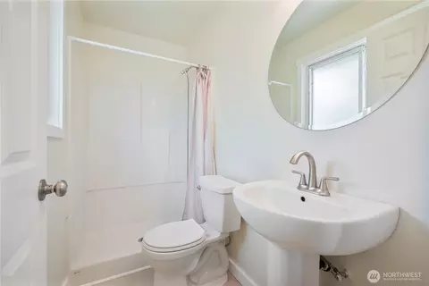 Bath - 1703 33rd Ave, Longview, WA 98632 photo 1 of 2