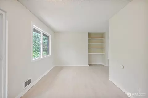 Bedroom - 1703 33rd Ave, Longview, WA 98632 photo 1 of 9