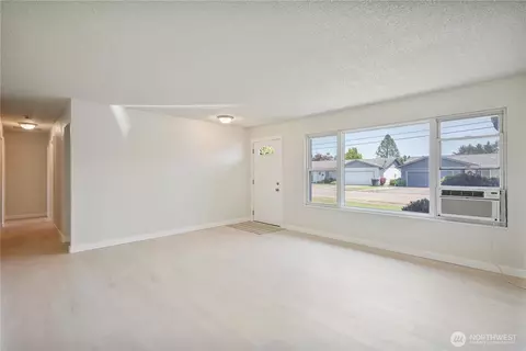 Living - 1703 33rd Ave, Longview, WA 98632 photo 1 of 3