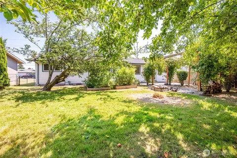 Exterior - 1703 33rd Ave, Longview, WA 98632 photo 8 of 9