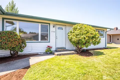 Exterior - 1703 33rd Ave, Longview, WA 98632 photo 1 of 9