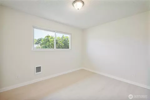 Bedroom - 1703 33rd Ave, Longview, WA 98632 photo 4 of 9