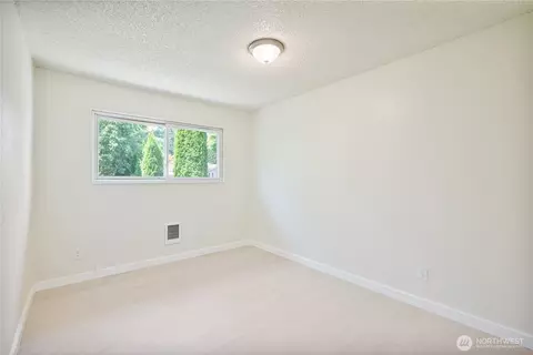 Bedroom - 1703 33rd Ave, Longview, WA 98632 photo 6 of 9