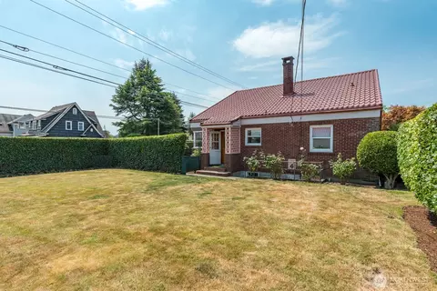 Exterior - 1831 Rucker Ave, Everett, WA 98201 photo 3 of 5