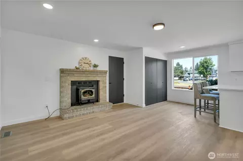 Living - 101 Jewell St, Enumclaw, WA 98022 photo 3 of 3