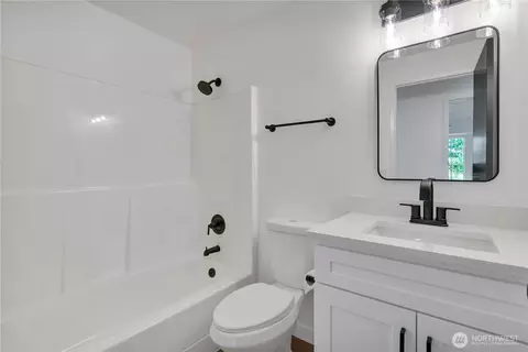 Bath - 101 Jewell St, Enumclaw, WA 98022 photo 2 of 2