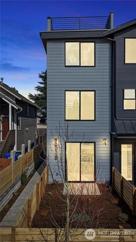 518 N 102nd St, Seattle, WA 98133