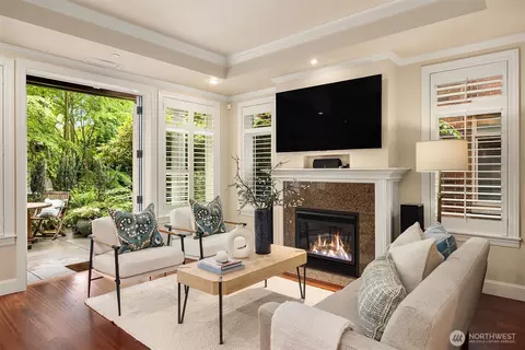 Living - 725 Harvard Ave E, Seattle, WA 98102 photo 4 of 5