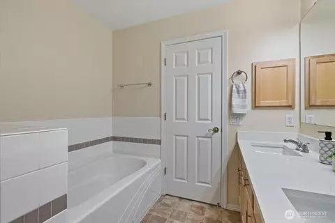 Bath - 2201 192nd St SE #B2, Bothell, WA 98012 photo 2 of 3