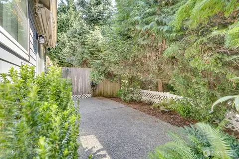 Exterior - 2201 192nd St SE #B2, Bothell, WA 98012 photo 3 of 6