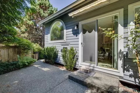 Exterior - 2201 192nd St SE #B2, Bothell, WA 98012 photo 4 of 6