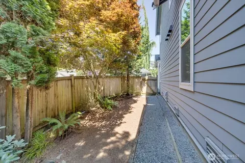 Exterior - 2201 192nd St SE #B2, Bothell, WA 98012 photo 5 of 6