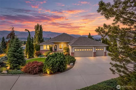 2390 Catalina Dr, East Wenatchee, WA 98802