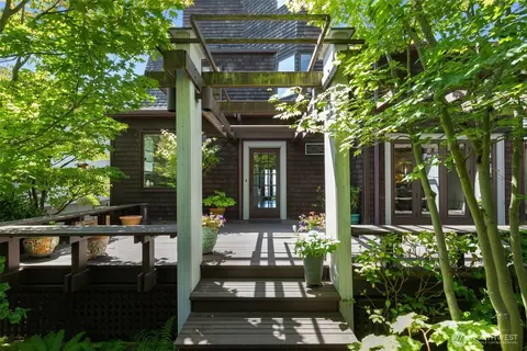 370 Highland Dr, Seattle, WA 98109