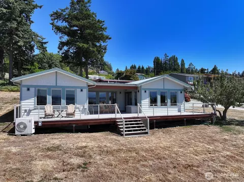 4883 Magellan Dr, Freeland, WA 98249