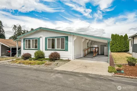 592 NE Saturn Ln, Bremerton, WA 98311