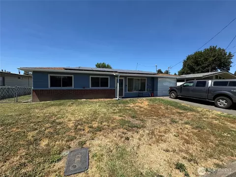 820 SE Cedar Ave, College Place, WA 99324