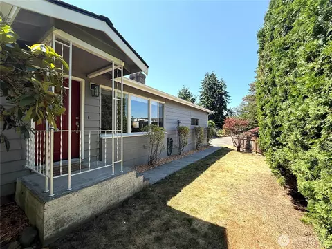 Exterior - 10527 Beardslee Blvd, Bothell, WA 98011 photo 2 of 9