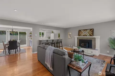 Living - 10527 Beardslee Blvd, Bothell, WA 98011 photo 3 of 3