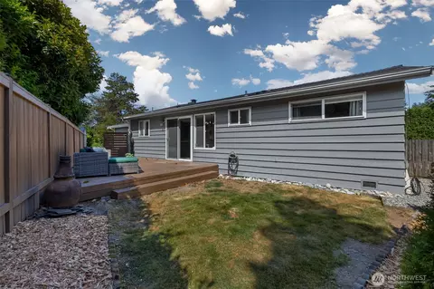 Exterior - 10527 Beardslee Blvd, Bothell, WA 98011 photo 7 of 9