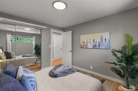 Bedroom - 10527 Beardslee Blvd, Bothell, WA 98011 photo 6 of 6