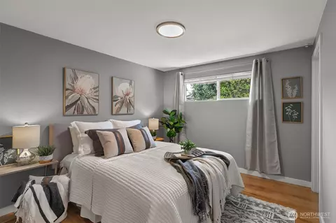 Bedroom - 10527 Beardslee Blvd, Bothell, WA 98011 photo 1 of 6