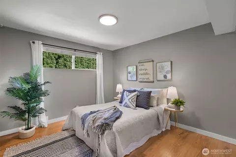Bedroom - 10527 Beardslee Blvd, Bothell, WA 98011 photo 5 of 6