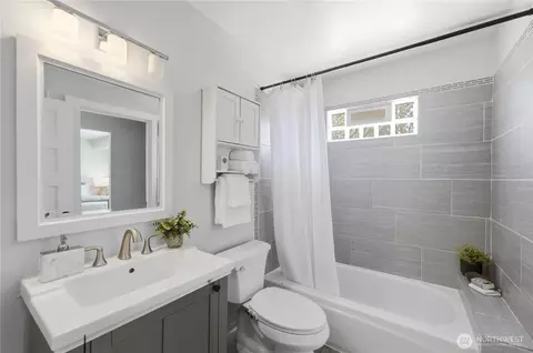 Bath - 21812 2nd Ave SE, Bothell, WA 98021 photo 1 of 3