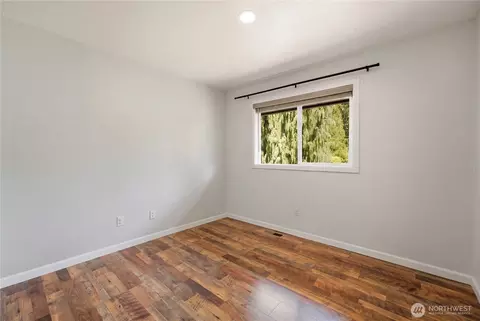 Bedroom - 21812 2nd Ave SE, Bothell, WA 98021 photo 3 of 5