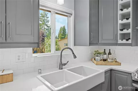 Kitchen - 21812 2nd Ave SE, Bothell, WA 98021 photo 4 of 5