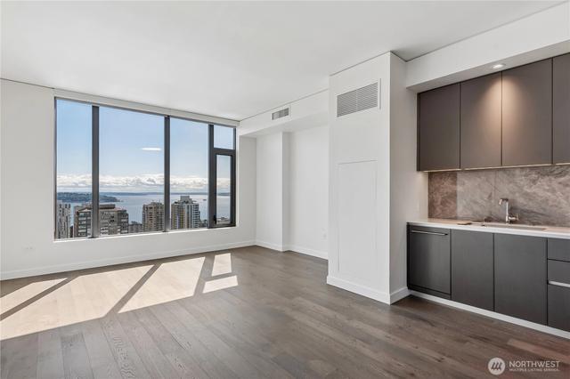 2510 6th Ave #2705, Seattle, WA 98121